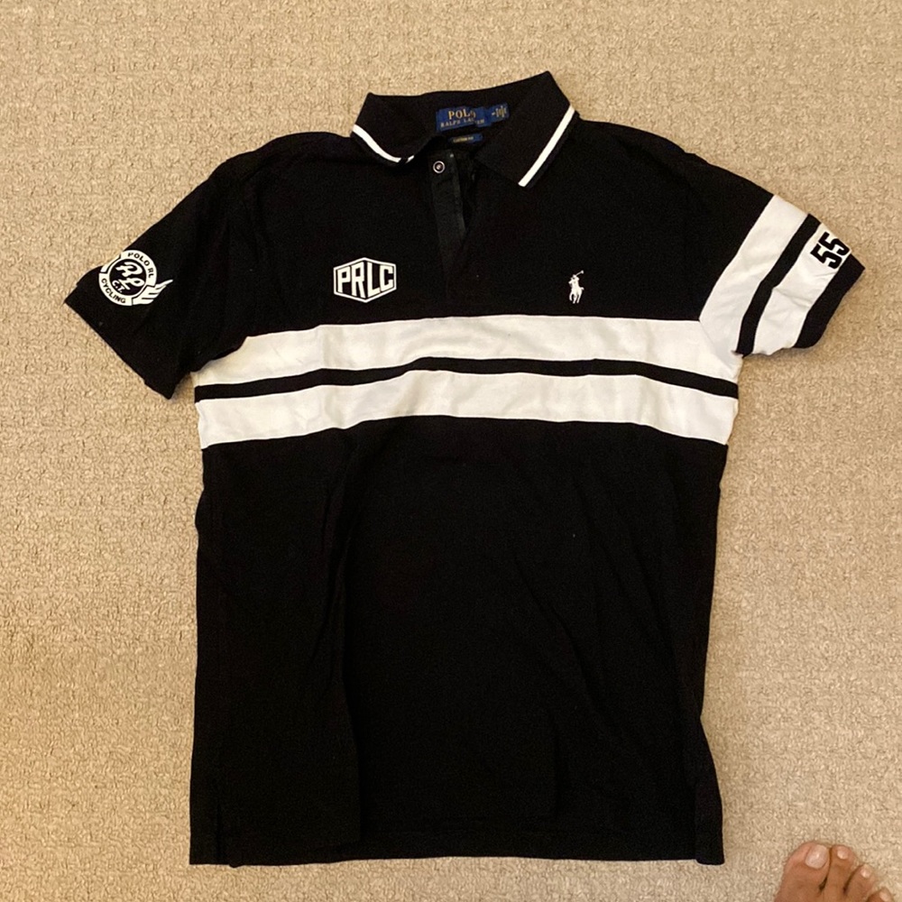 Men’ Ralph Lauren polo shirt. Size medium custom fit. Great classic shirt.